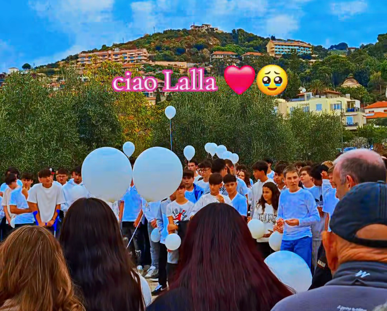 Palloncini in cielo per salutare “Lalla” morta in un incidente, oggi c’è l’autopsia