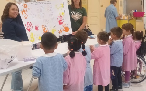 Festa dei nonni: incontro tra bimbi e anziani nella casa di riposo