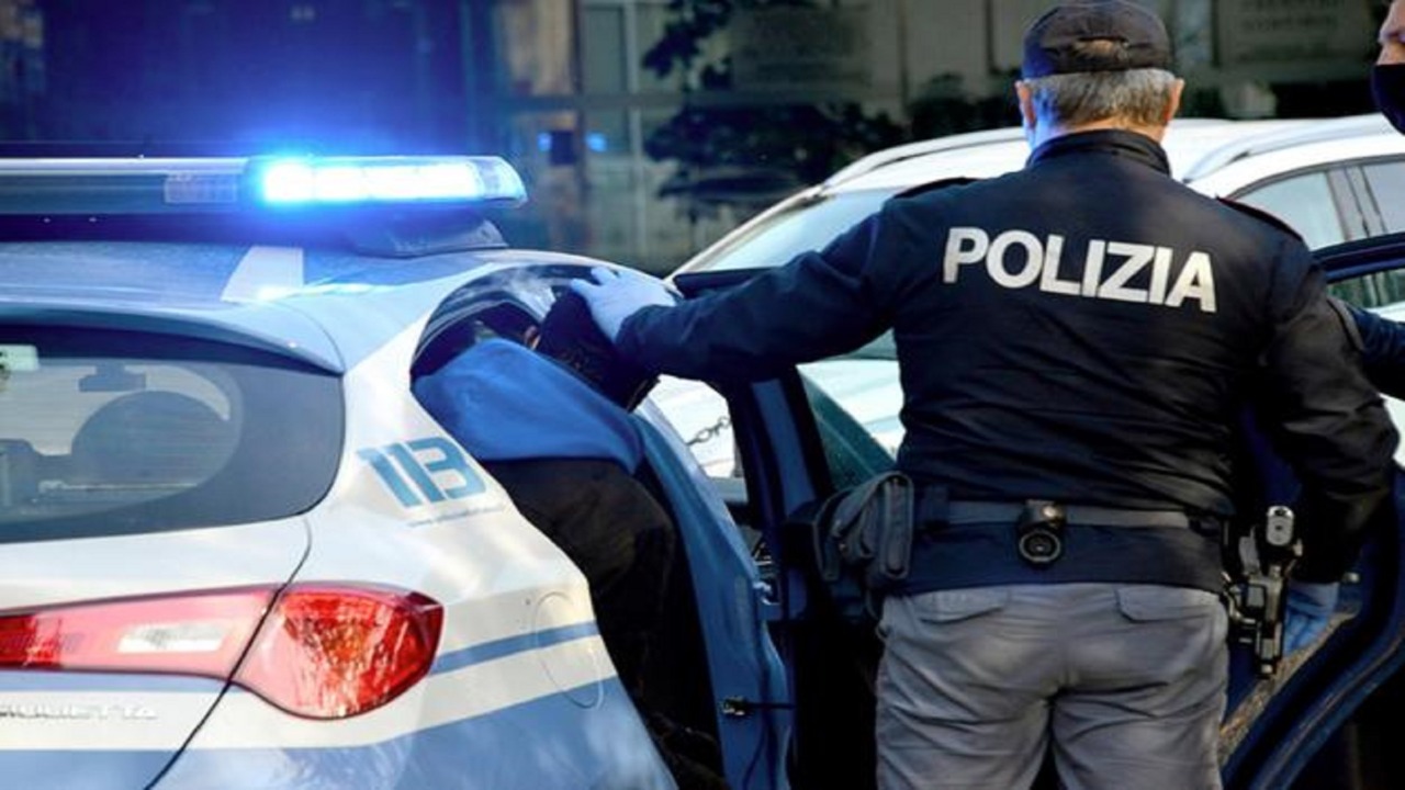 Giovane di Taggia sperona la Polizia a fugge con due chili di droga. Arrestato