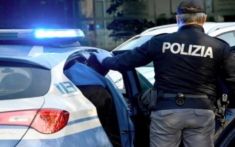 Giovane di Taggia sperona la Polizia a fugge con due chili di droga. Arrestato