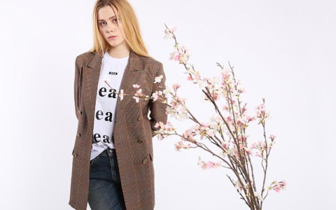 Blazer oversize da donna: il trend contemporaneo che conquista la moda