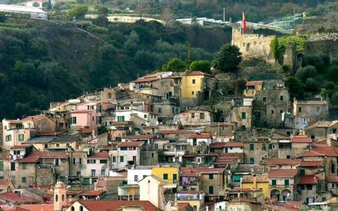 Area pedonale urbana nel cuore del centro storico taggese
