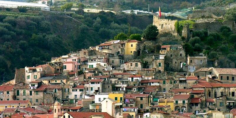 Area pedonale urbana nel cuore del centro storico taggese