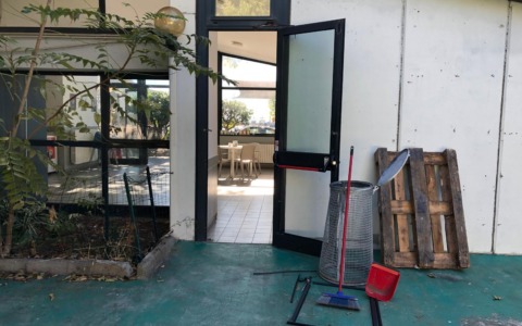 Furto con spaccata al bar della piscina Cascione