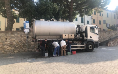 Porto Maurizio senz’acqua. Arrivate le autobotti