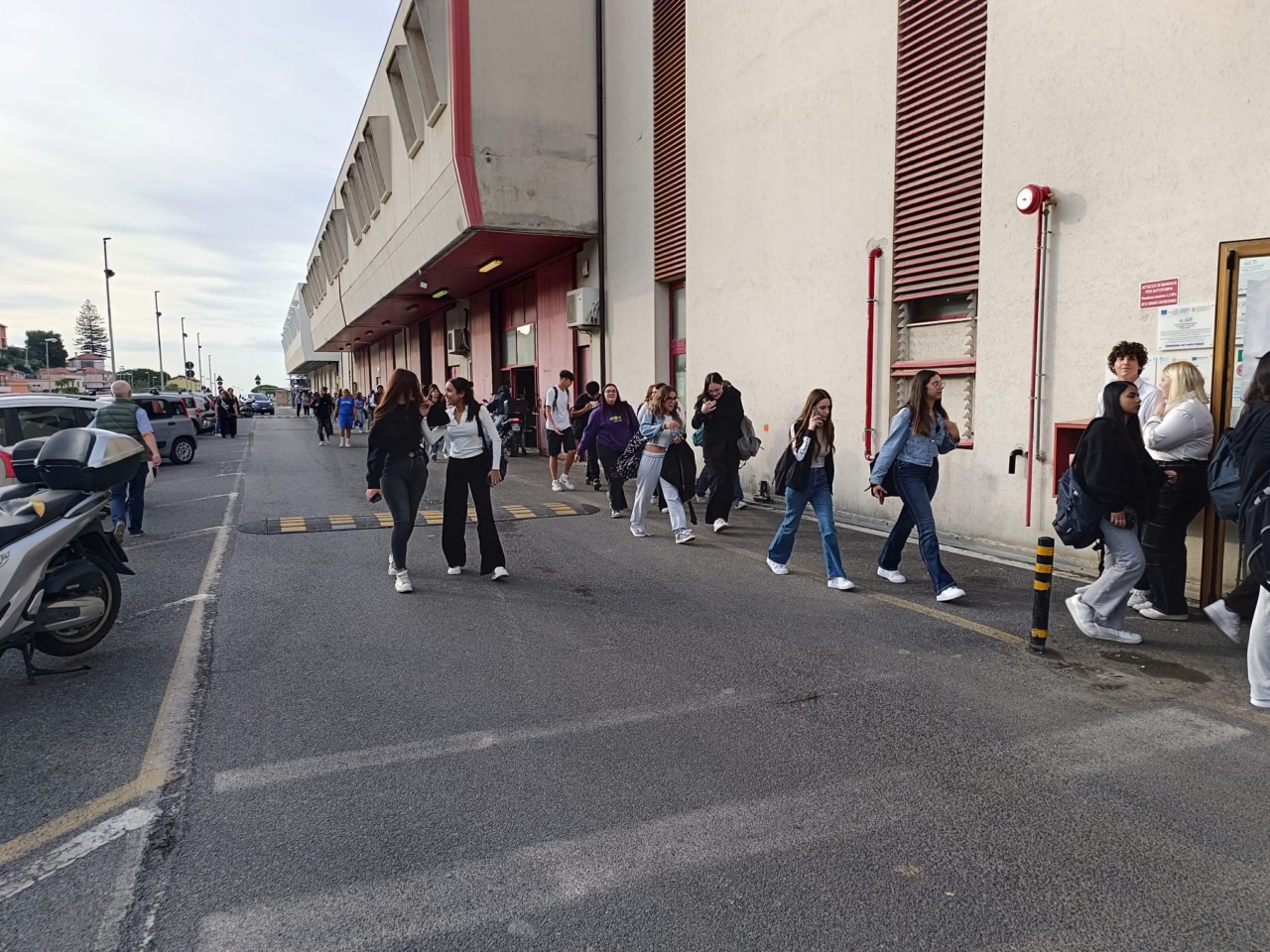 Domani scuole chiuse al Mercato dei Fiori