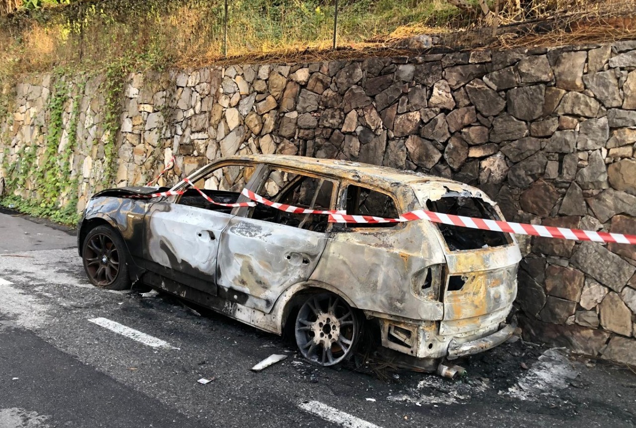 Brucia Una Bmw in via Littardi a Imperia