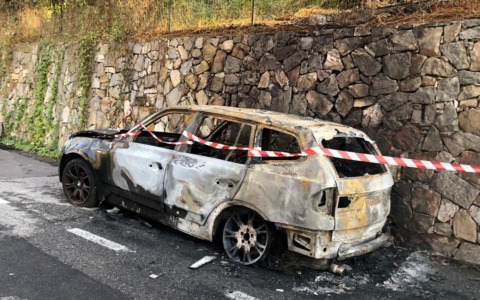 Brucia Una Bmw in via Littardi a Imperia