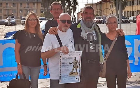 La statua del disertore “sfrattata” dalle auto del rally di Sanremo