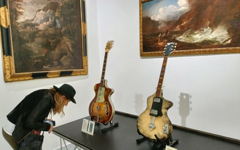 Collaterali del Tenco: fino a domenica la mostra “Wandrè e la scultura del suono”