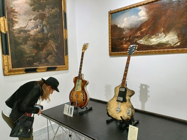 Collaterali del Tenco: fino a domenica la mostra “Wandrè e la scultura del suono”