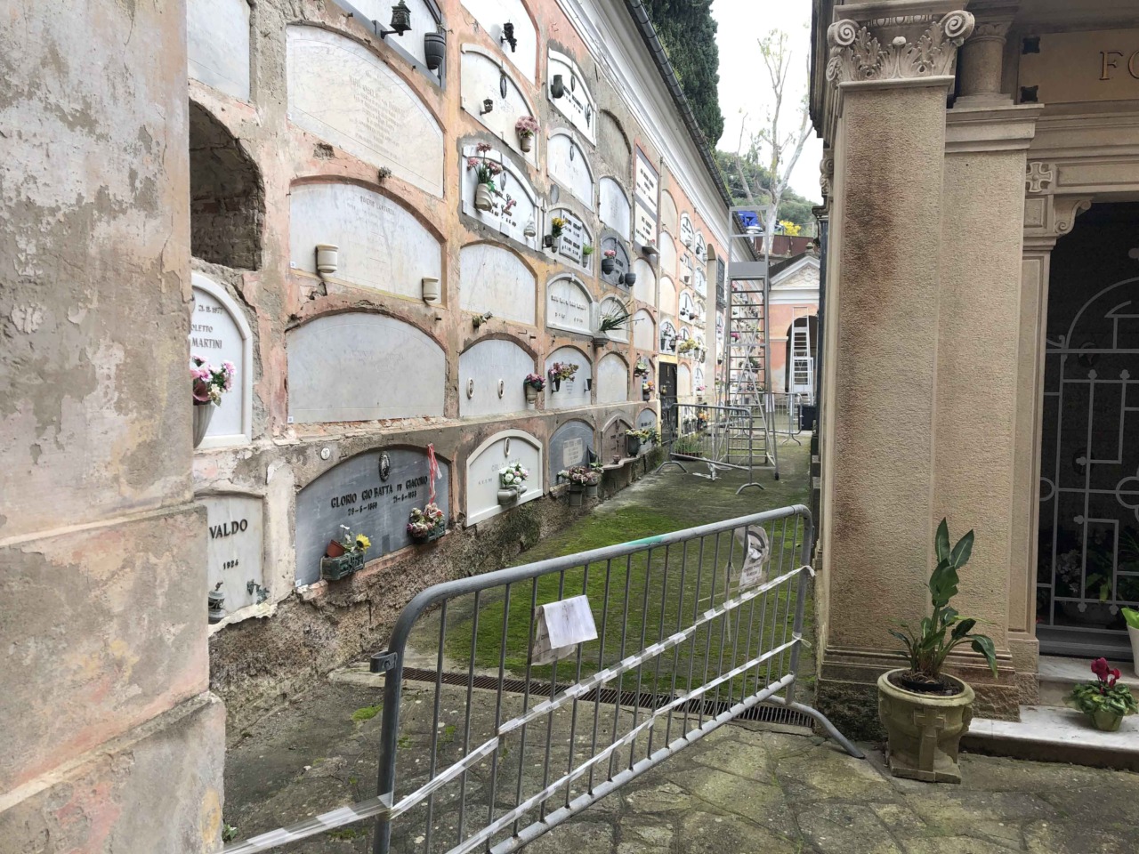 Chiusa parte del cimitero di Diano