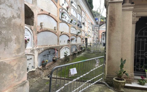Chiusa parte del cimitero di Diano