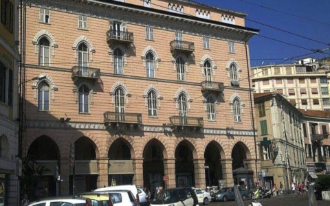 Il Comune rifà i marciapiedi di Piazza Colombo. Costo 186mila euro