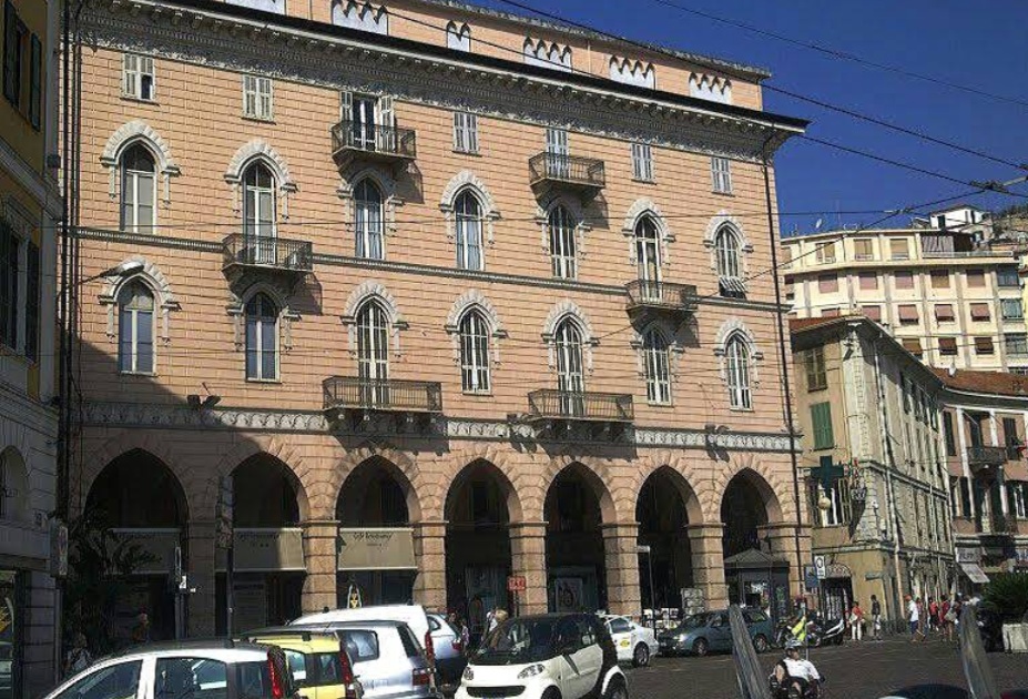 Il Comune rifà i marciapiedi di Piazza Colombo. Costo 186mila euro