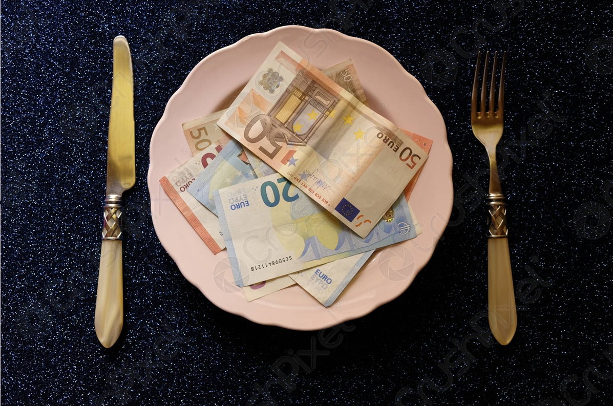 Ristoratrice di Sanremo avrebbe raggirato per anni amici e colleghi di lavoro. Inchiesta per truffa