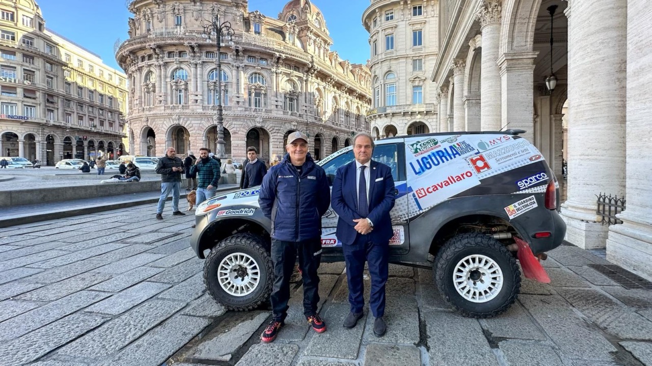 Luciano Carcheri e Fabrizia Pons alla Dakar Classic su un’auto sponsorizzata dalla Regione