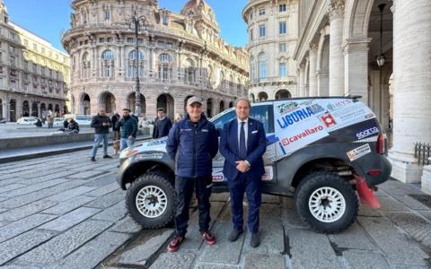 Luciano Carcheri e Fabrizia Pons alla Dakar Classic su un’auto sponsorizzata dalla Regione