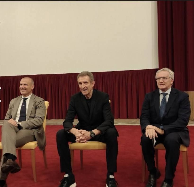 Ezio Greggio battezza la stagione teatrale del Casinò