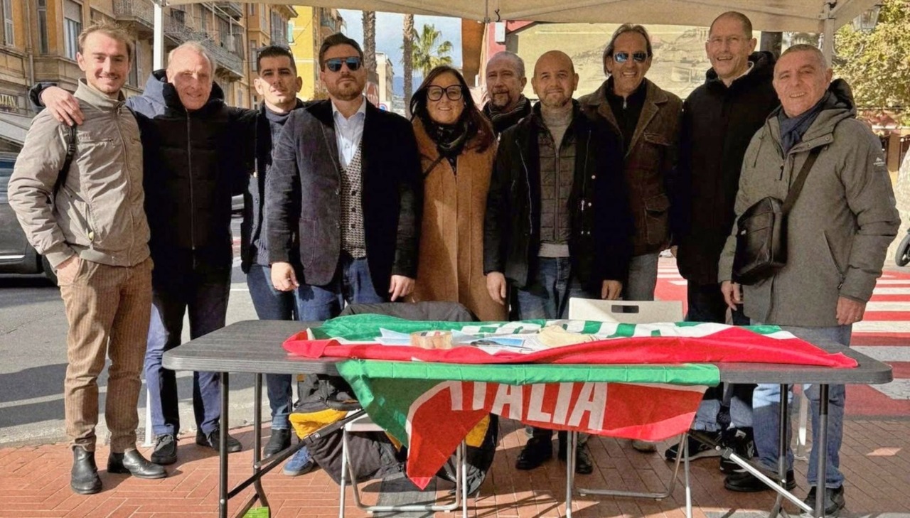Un gazebo di Forza Italia a Ventimiglia per il “Giorno della Giustizia Negata”