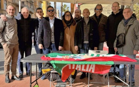 Un gazebo di Forza Italia a Ventimiglia per il “Giorno della Giustizia Negata”