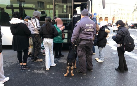 Bus RT al setaccio con Carabinieri,  Polizia e cinofili della Finanza