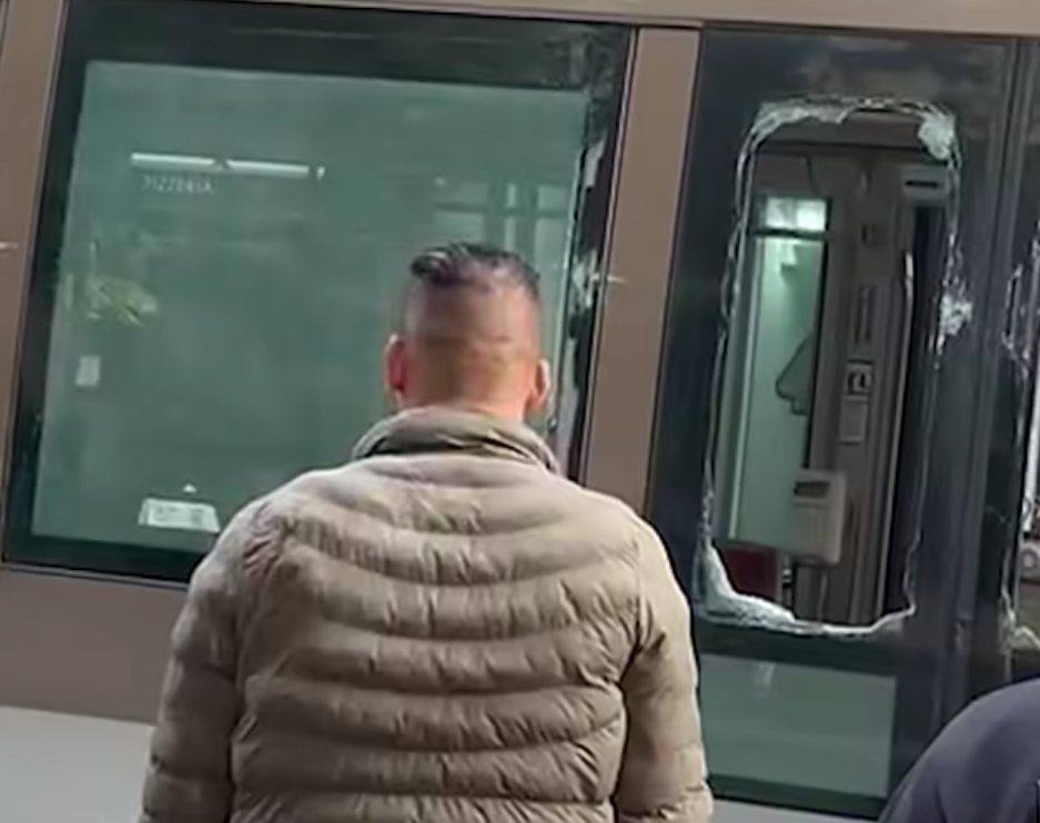 Auto contro tram a Nizza. Quattro feriti