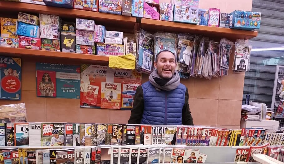 Chiude la storica edicola Ormea: «Ci ho lasciato il cuore, ma è tempo di dedicarmi alla famiglia»