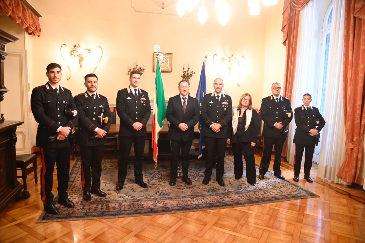 Il monito di prefetto e carabinieri: forze dell’ordine non chiedono soldi o gioielli