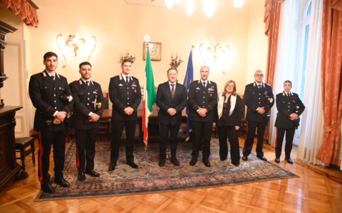Il monito di prefetto e carabinieri: forze dell’ordine non chiedono soldi o gioielli