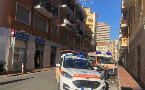 Anziano travolto sulle strisce da auto pirata