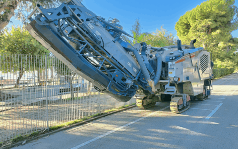 Lavori di asfaltatura sulla pista ciclabile