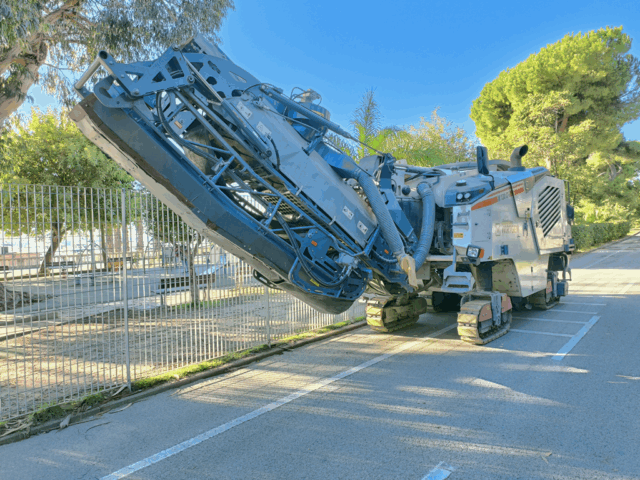 Lavori di asfaltatura sulla pista ciclabile