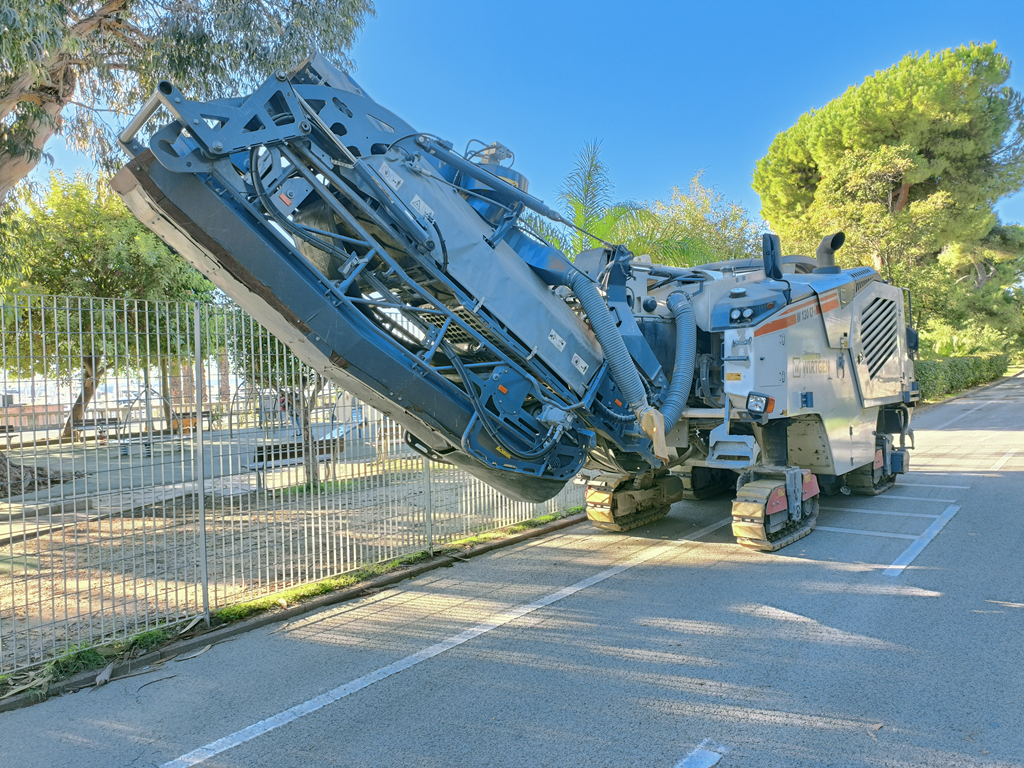 Lavori di asfaltatura sulla pista ciclabile