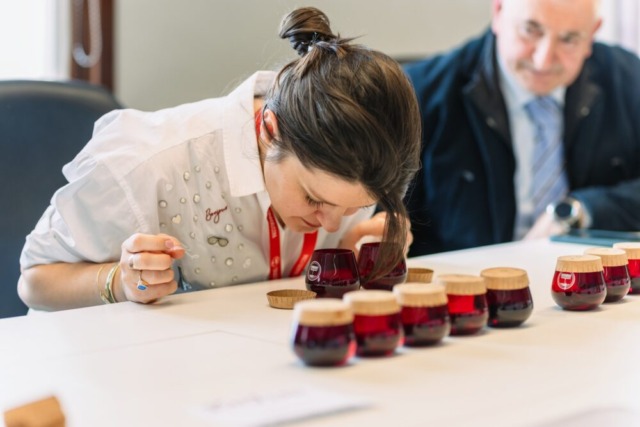 La più antica scuola di assaggio olio al mondo protagonista a Olioliva 2025