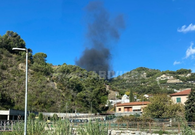 Mobilitazione di soccorsi sopra Soldano per il probabile incendio di una serra
