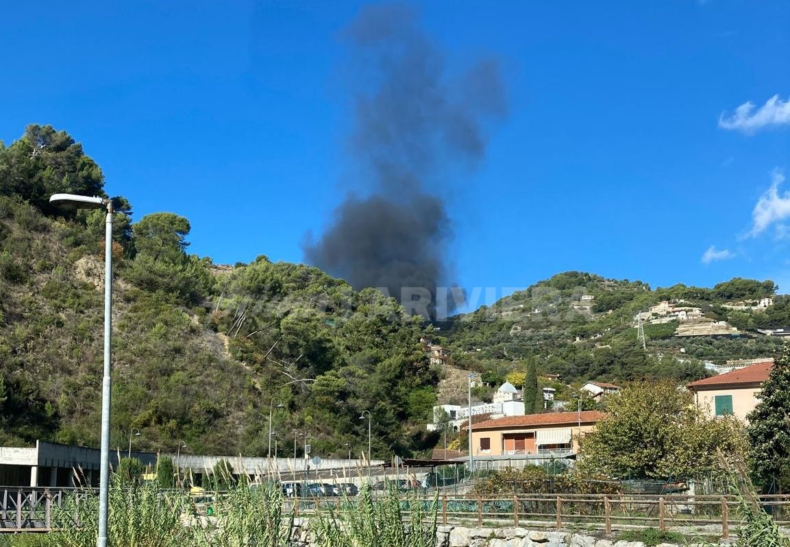 Mobilitazione di soccorsi sopra Soldano per il probabile incendio di una serra