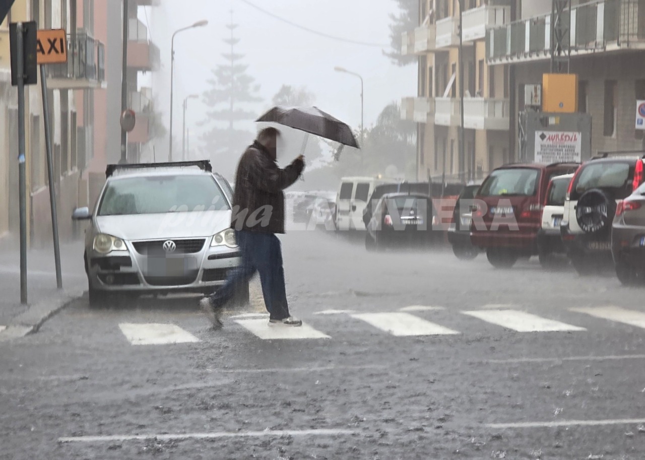 Una bomba d’acqua (mista a grandine) si abbatte nell’Imperiese, decine di allagamenti