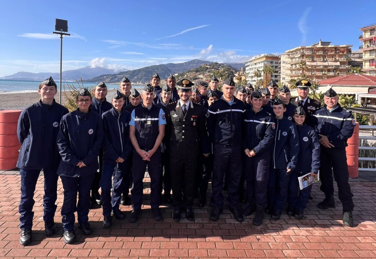 Cadetti della gendarmeria francese in visita ai carabinieri di Ventimiglia