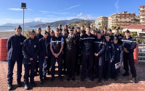 Cadetti della gendarmeria francese in visita ai carabinieri di Ventimiglia