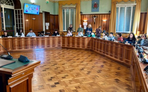A Palazzo Bellevue riunione  del Consiglio comunale dei Ragazzi e delle Ragazze