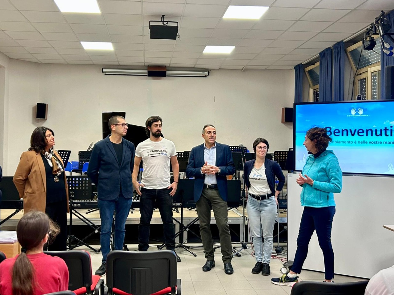 Consegnati all’Istituto Calvino i primi filtri di acqua nell’ambito del progetto “Liberi dalla Plastica”