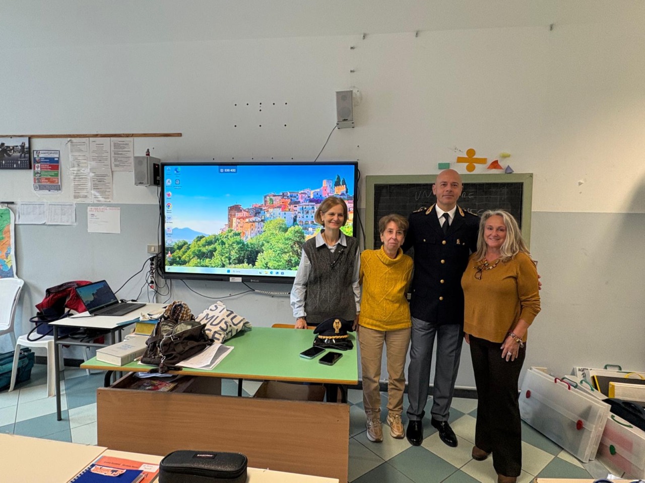 “Giovani Bulli si diventa”: il dirigente del commissariato incontra gli studenti a Ventimiglia