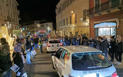 Al via la 14ª Ronde Valli Imperiesi, ieri sera la sfilata in centro