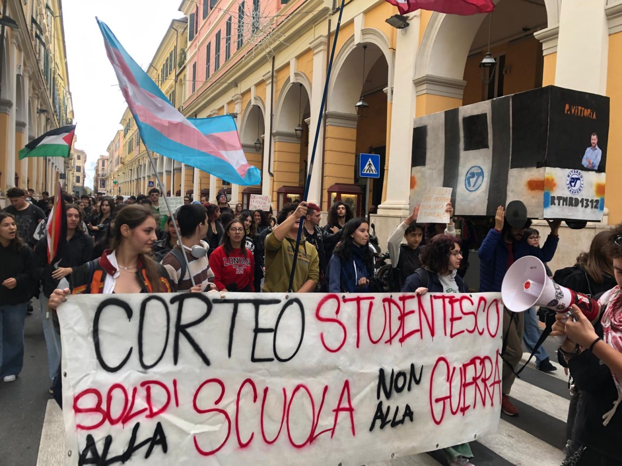 Gli studenti imperiesi in piazza per una scuola più sicura