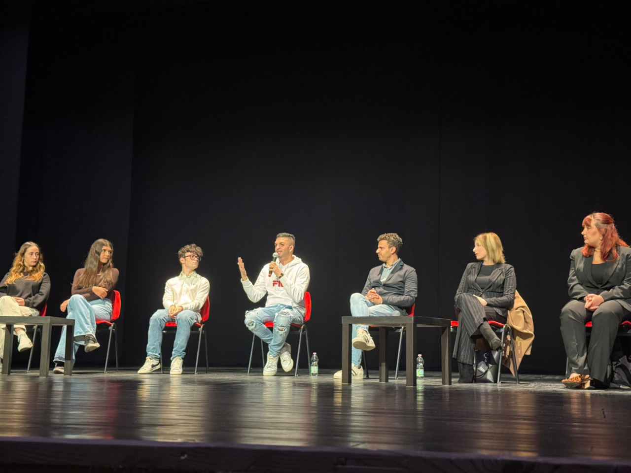 Al Cavour 400 studenti all’incontro con Raffaele Capperi