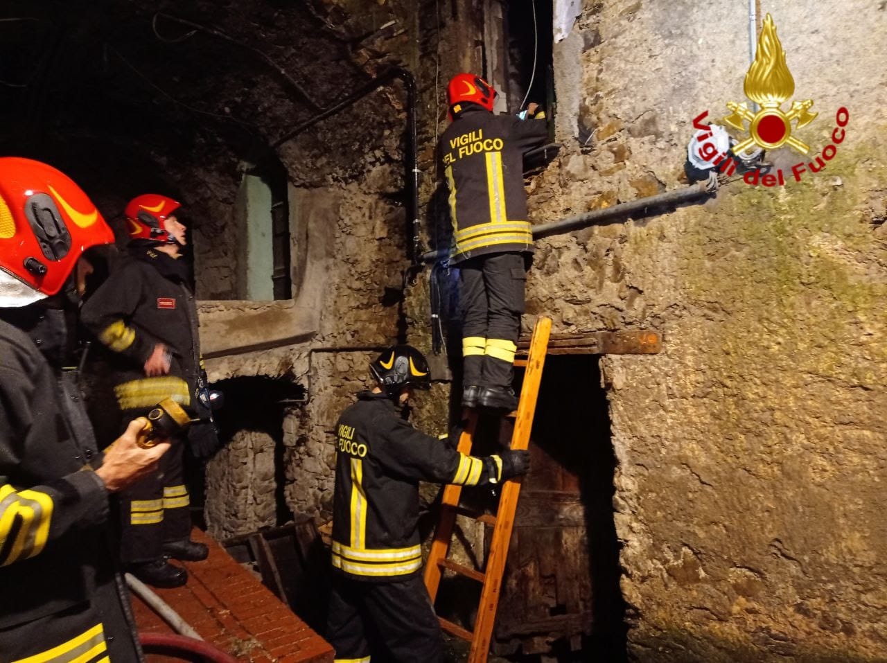 Casa vacanze in fiamme a Castel Vittorio, si indaga sulle cause