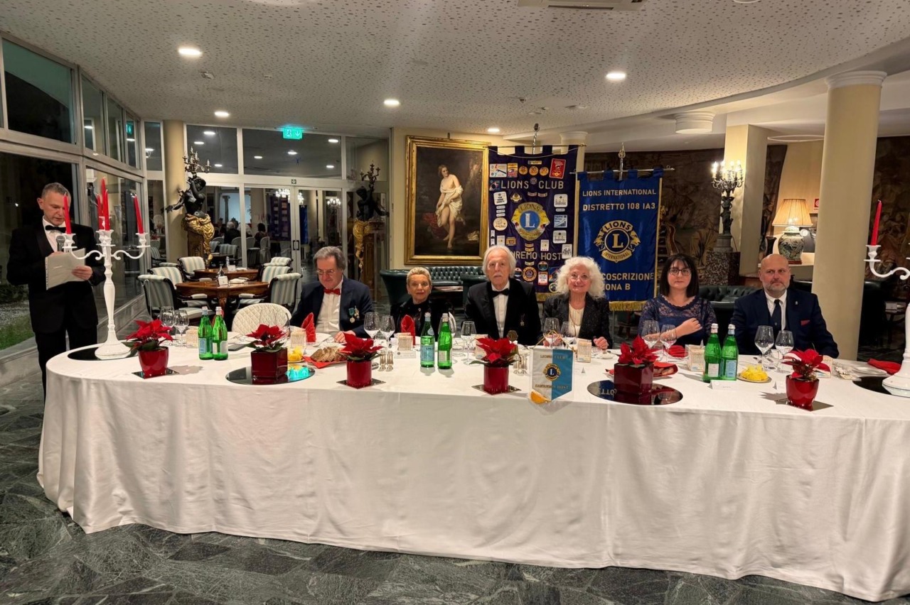 Uno scivolo per il passaggio dal letto alla carrozzina donato dai Lions Host a Casa Serena