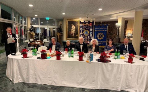 Uno scivolo per il passaggio dal letto alla carrozzina donato dai Lions Host a Casa Serena