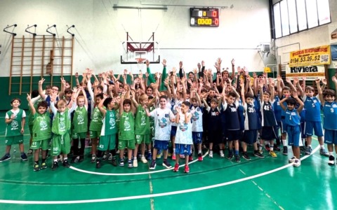 Una giornata di sport con circa 100 piccoli atleti del minibasket